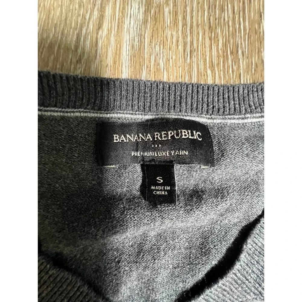 Banana Republic V-Neck‎ Sweater Mens S Grey Excellent Premium Luxe Yarn Pullover